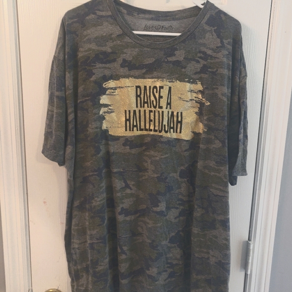 Camo Graphic Tee - Raise A Hallelujah - Glitter Graphics - Picture 1 of 4